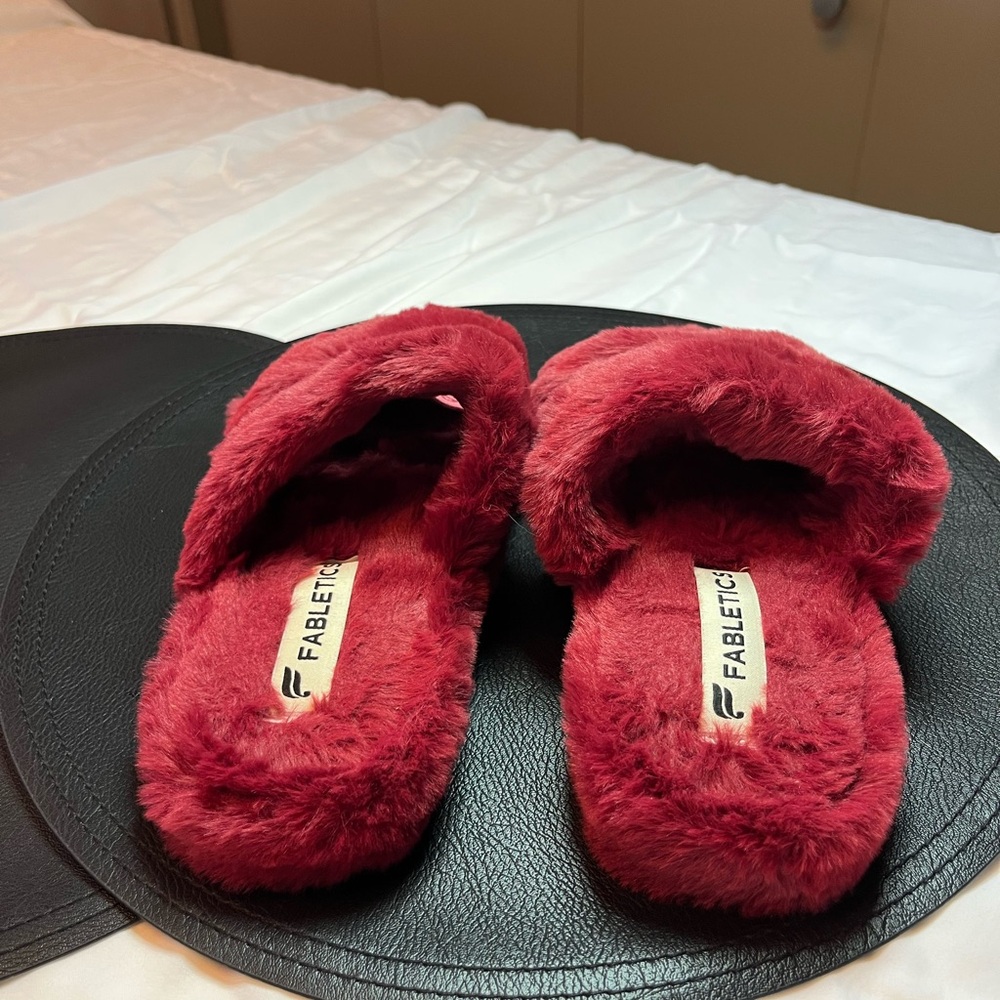 Fabletics Red Fuzzy Slippers - Picture 4 of 5